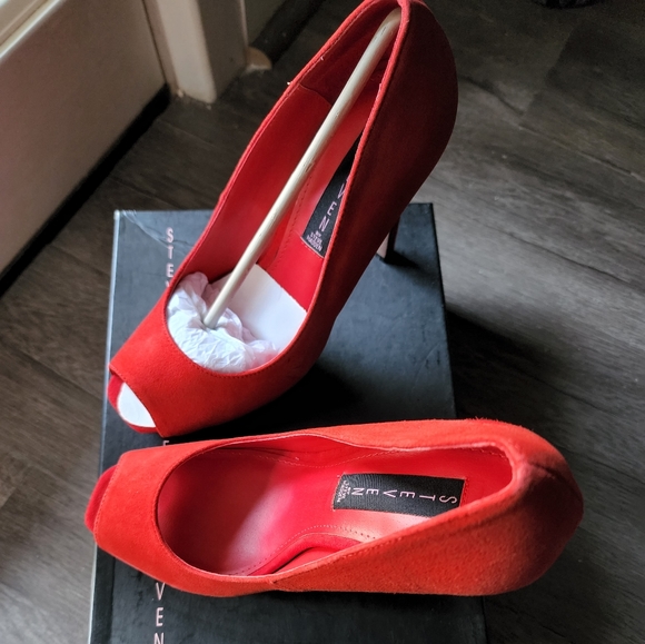 Suede Red Pumps. Platform Peep Toes. Steven by Steve Madden. Size 8 - Picture 5 of 7